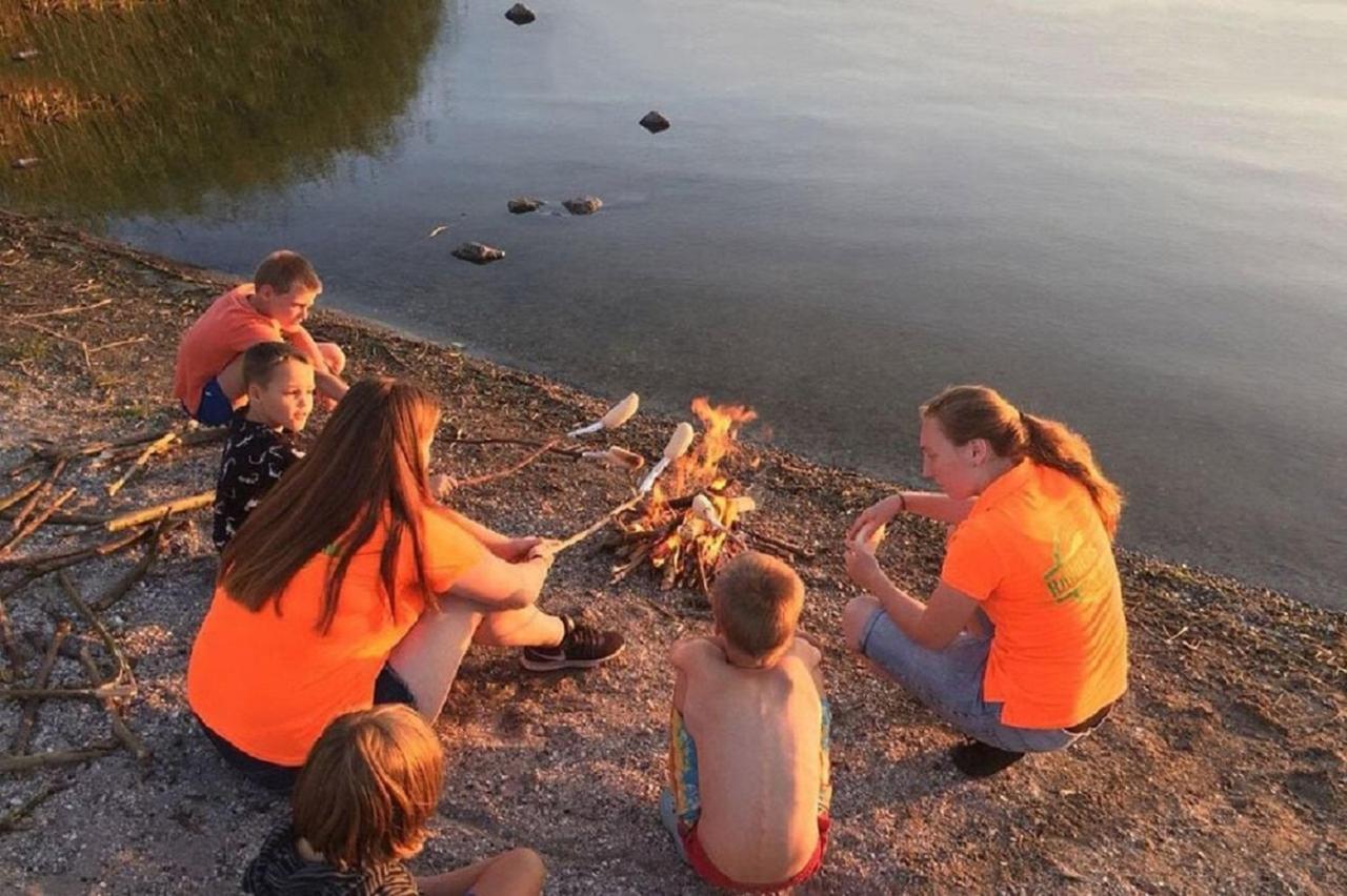 Chalet Op Camping Lauwersoog Met 3 Slaapkamers En Vaatwasser - Joycasa Luaran gambar